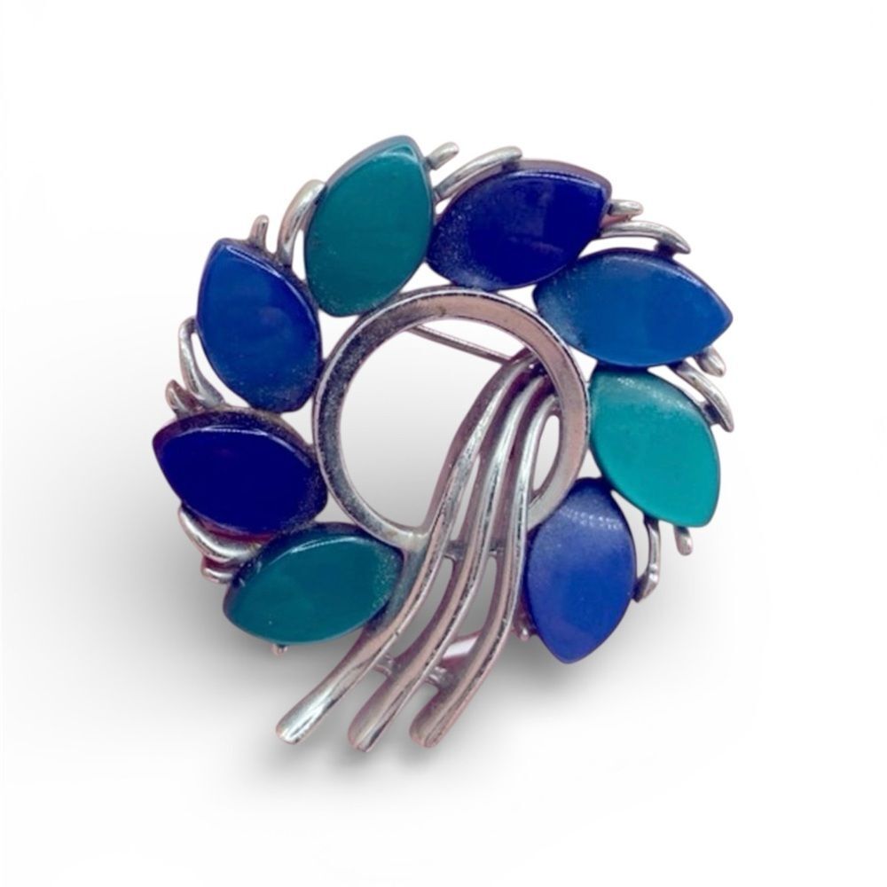 Vintage Signed LISNER Moonglow Wreath Brooch • Teal & Blue Thermoset Lucite